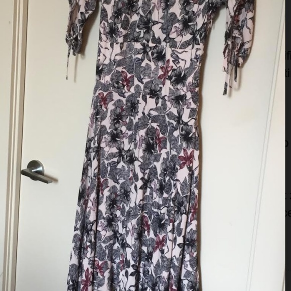 Maje Dress - extremely flattering Size M Floral - Picture 6 of 7